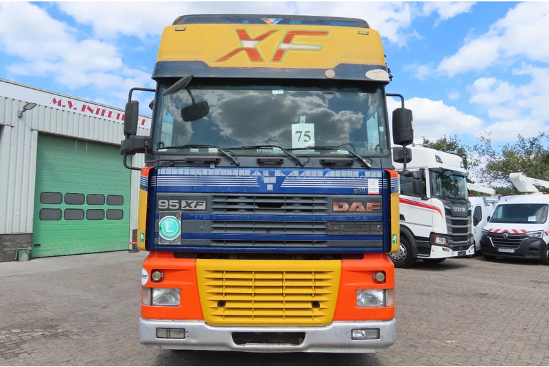 DAF XF 530 type E4, Manual!!! - Trekker: afbeelding 3 DAF XF 530 type E4, Manual!!! - Trekker: afbeelding 3