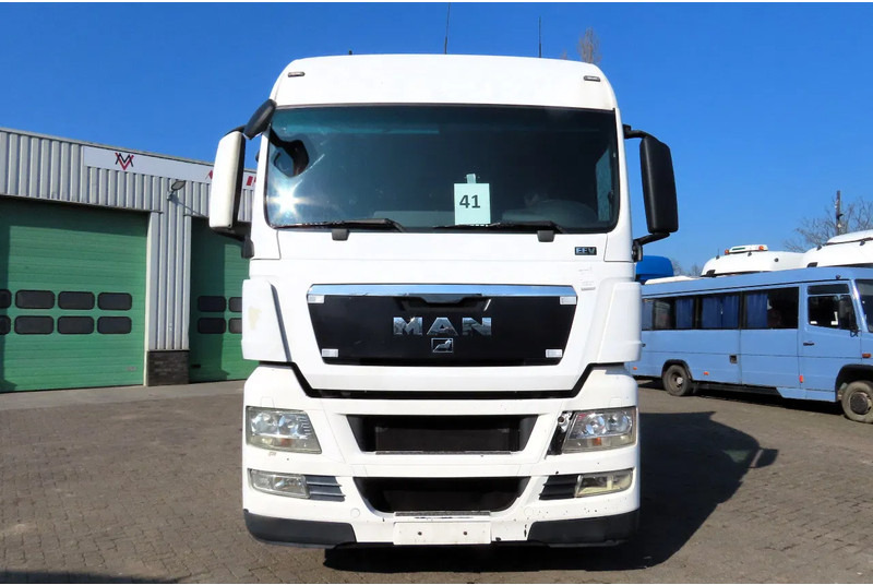 MAN TGX 14.440 EVV EURO5, RETARDER, FRIGO, 2 beds - Trekker: afbeelding 3 MAN TGX 14.440 EVV EURO5, RETARDER, FRIGO, 2 beds - Trekker: afbeelding 3