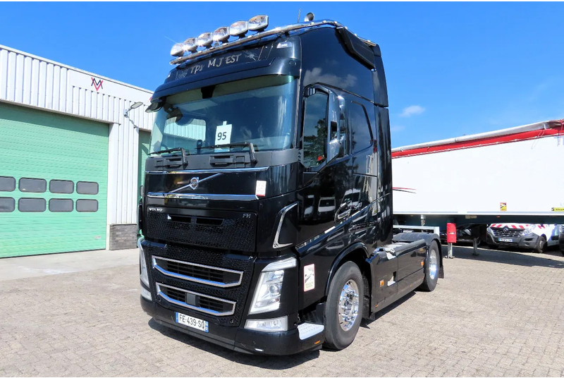 Volvo FH 540 YV2RT60A5KB900559,real leather, 2x tanks, 2 beds. Royal Volvo! - Trekker: afbeelding 1 Volvo FH 540 YV2RT60A5KB900559,real leather, 2x tanks, 2 beds. Royal Volvo! - Trekker: afbeelding 1