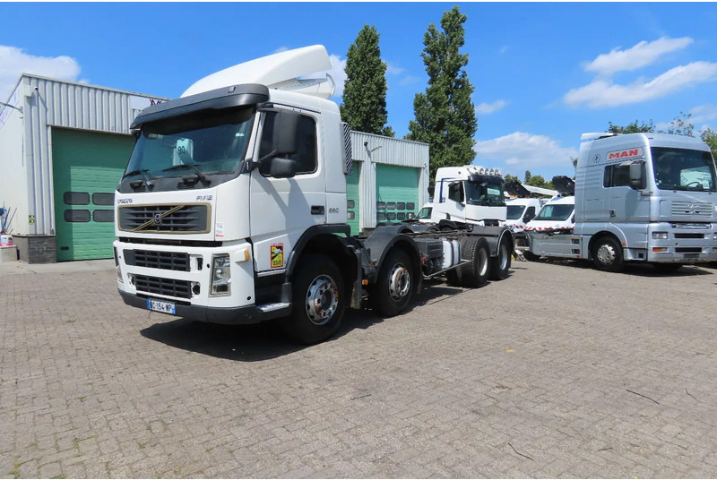 Volvo FM 12.380 8x4 FULL SPRING. 100% condition! - Chassis vrachtwagen: afbeelding 2 Volvo FM 12.380 8x4 FULL SPRING. 100% condition! - Chassis vrachtwagen: afbeelding 2
