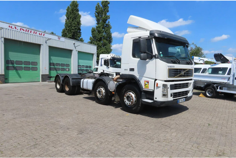 Volvo FM 12.380 8x4 FULL SPRING. 100% condition! - Chassis vrachtwagen: afbeelding 1 Volvo FM 12.380 8x4 FULL SPRING. 100% condition! - Chassis vrachtwagen: afbeelding 1