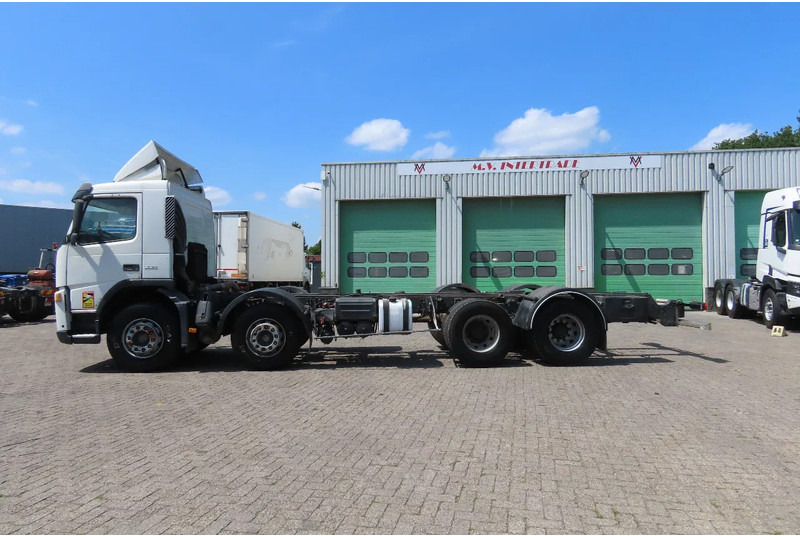 Volvo FM 12.380 8x4 FULL SPRING. 100% condition! - Chassis vrachtwagen: afbeelding 3 Volvo FM 12.380 8x4 FULL SPRING. 100% condition! - Chassis vrachtwagen: afbeelding 3