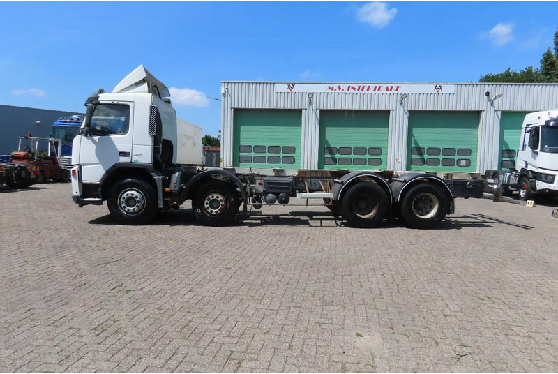 Volvo FM 380 8x4 FULL SPRING. 100% condition! - Chassis vrachtwagen: afbeelding 4 Volvo FM 380 8x4 FULL SPRING. 100% condition! - Chassis vrachtwagen: afbeelding 4