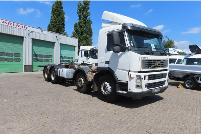 Volvo FM 380 8x4 FULL SPRING. 100% condition! - Chassis vrachtwagen: afbeelding 3 Volvo FM 380 8x4 FULL SPRING. 100% condition! - Chassis vrachtwagen: afbeelding 3