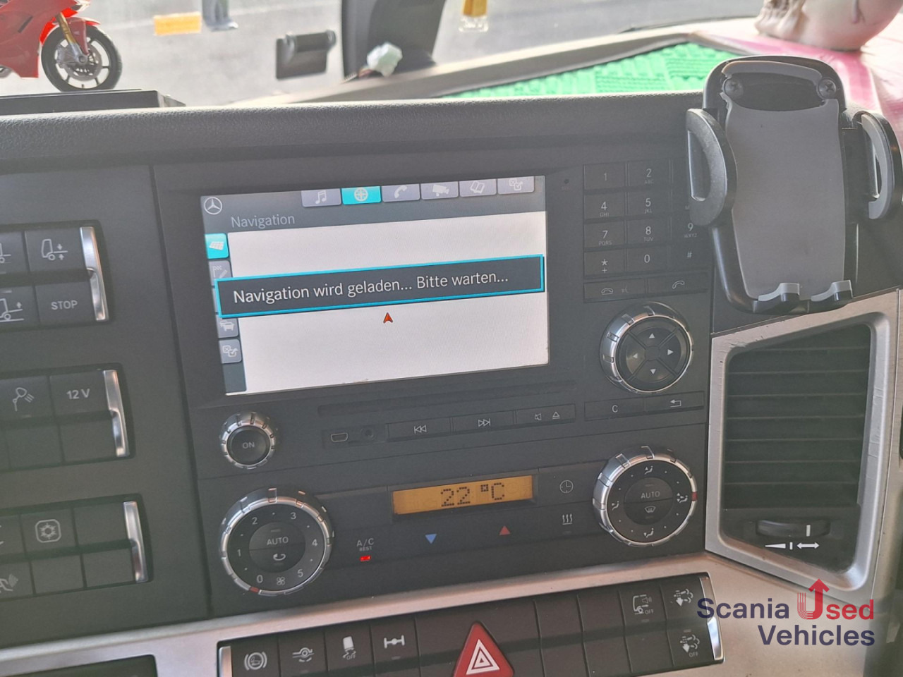 MERCEDES-BENZ Actros 1848 Lowliner Komplettzug Trailer 2015 !! - Trekker: afbeelding 4 MERCEDES-BENZ Actros 1848 Lowliner Komplettzug Trailer 2015 !! - Trekker: afbeelding 4