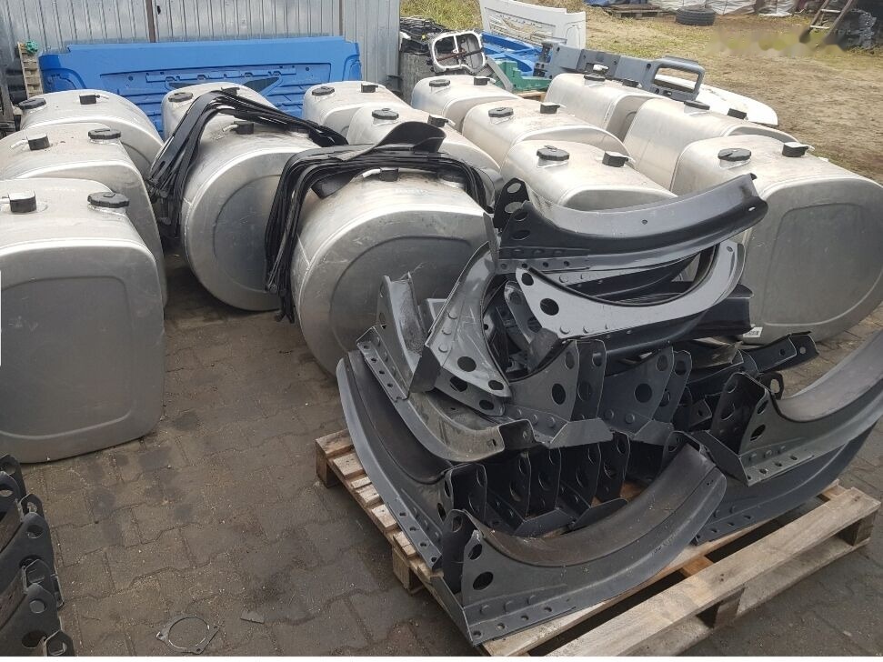 Volvo NEW COMPLETE TANK 285 DM3 22063854 Volvo - Brandstoftank voor Vrachtwagen: afbeelding 2 Volvo NEW COMPLETE TANK 285 DM3 22063854 Volvo - Brandstoftank voor Vrachtwagen: afbeelding 2