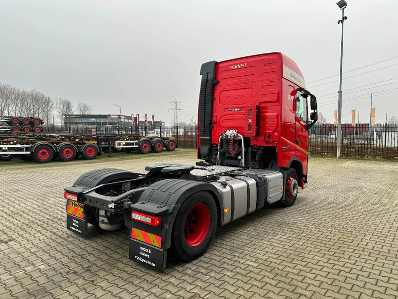 Volvo FH 460 362.199KM!! / Globetrotter 4x2 ADR (EXII, EXIII, FL, AT) / EURO-6 / VEB / NL-truck / ADR/APK: 3/2026 - Trekker: afbeelding 4 Volvo FH 460 362.199KM!! / Globetrotter 4x2 ADR (EXII, EXIII, FL, AT) / EURO-6 / VEB / NL-truck / ADR/APK: 3/2026 - Trekker: afbeelding 4