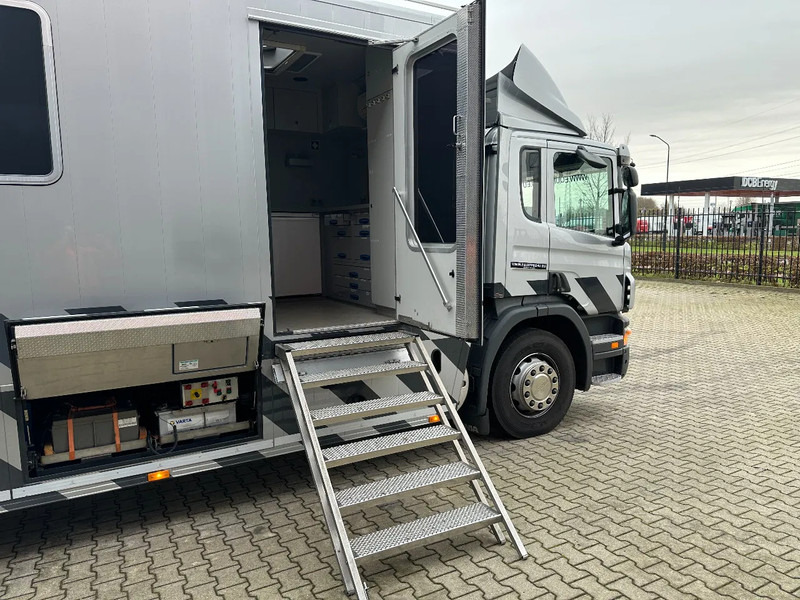 Scania P230 TOP: multifunct. ruimte met airco (camper?), 22kVA generator, hydr. steunpoten, beloopbaar dak, keuken, APK 10-2026 - Vrachtwagen: afbeelding 4 Scania P230 TOP: multifunct. ruimte met airco (camper?), 22kVA generator, hydr. steunpoten, beloopbaar dak, keuken, APK 10-2026 - Vrachtwagen: afbeelding 4