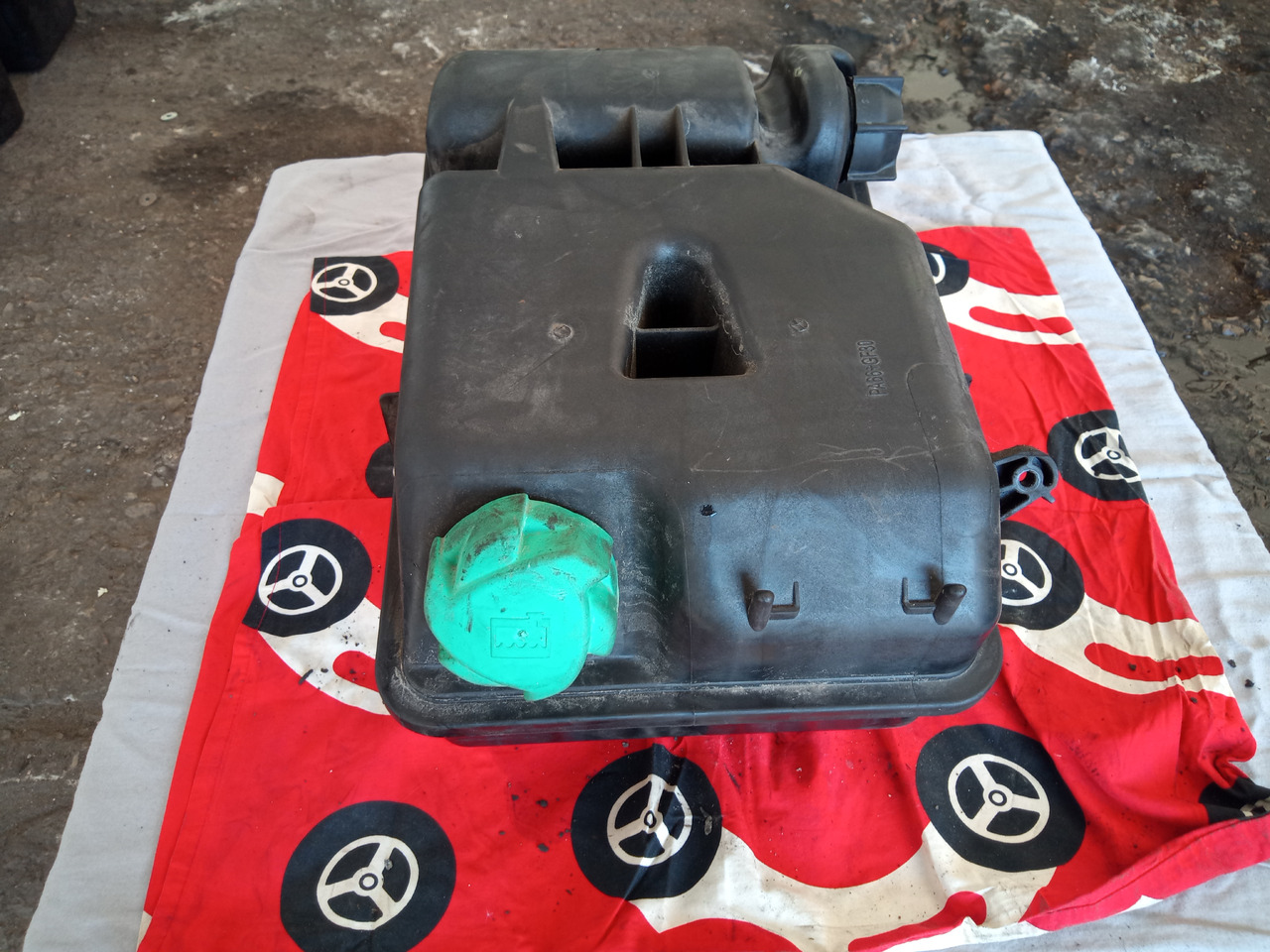 DAF XF106 - Expansietank: afbeelding 2 DAF XF106 - Expansietank: afbeelding 2