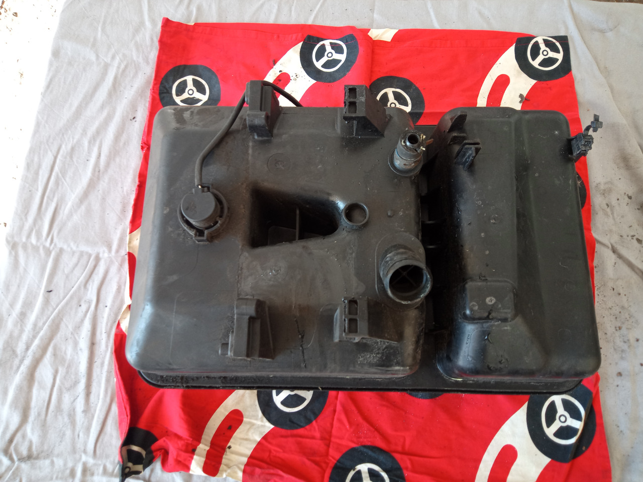 DAF XF106 - Expansietank: afbeelding 1 DAF XF106 - Expansietank: afbeelding 1