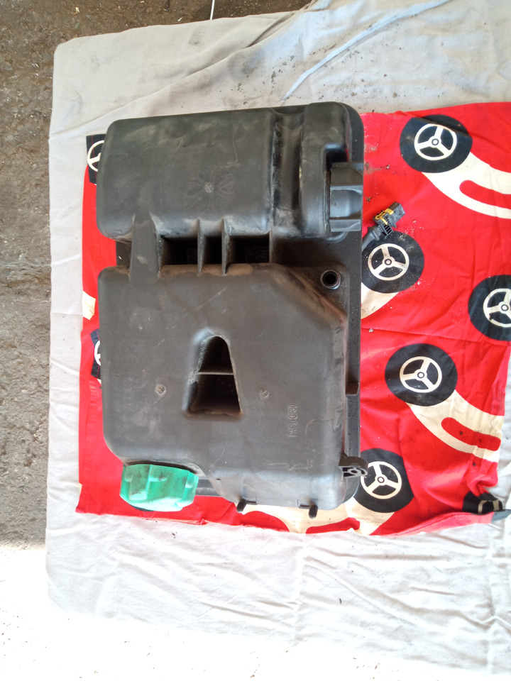 DAF XF106 - Expansietank: afbeelding 4 DAF XF106 - Expansietank: afbeelding 4