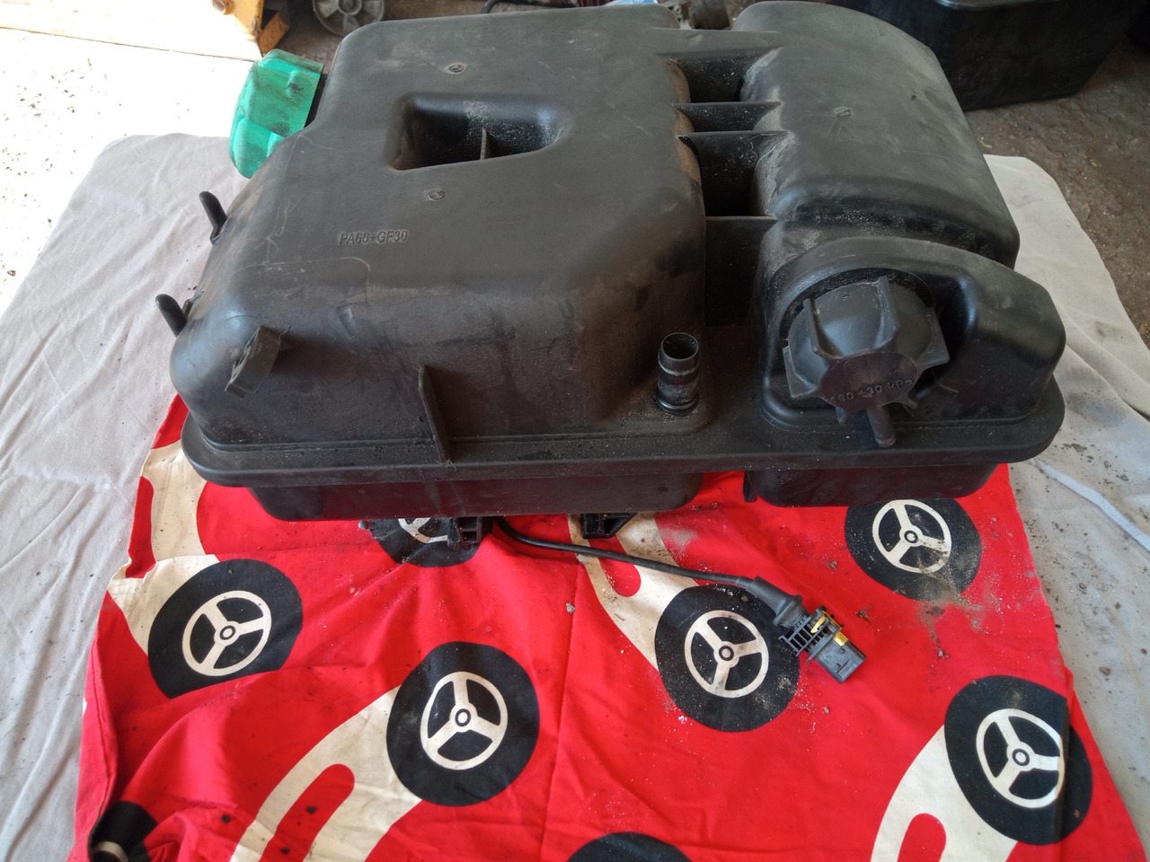 DAF XF106 - Expansietank: afbeelding 3 DAF XF106 - Expansietank: afbeelding 3