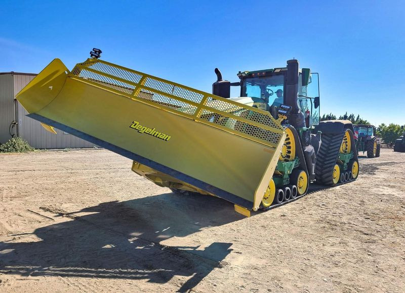 Degelman Dozer Blade 7900 zum John Deere 9RX 710, 9RX 770, 9RX 830 - Blad: afbeelding 1 Degelman Dozer Blade 7900 zum John Deere 9RX 710, 9RX 770, 9RX 830 - Blad: afbeelding 1