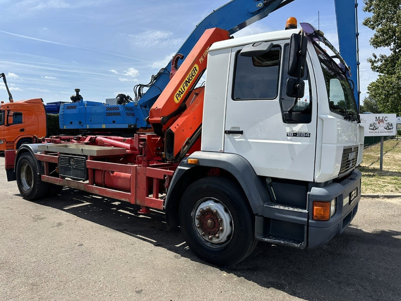 MAN 18.284 HOOKLIFT + CRANE PALFINGER PK 11001 A - TÜV 05/2026 - STEEL SPRING / BLATT / LAMES - BE TRUCK - Haakarmsysteem vrachtwagen, Kraanwagen: afbeelding 2 MAN 18.284 HOOKLIFT + CRANE PALFINGER PK 11001 A - TÜV 05/2026 - STEEL SPRING / BLATT / LAMES - BE TRUCK - Haakarmsysteem vrachtwagen, Kraanwagen: afbeelding 2