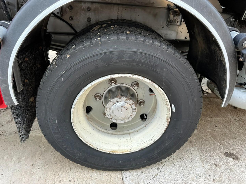 Renault MIDLUM 150 FUEL TANKER / CITERNE MAZOUT - 6500L - 3 COMPARTIMENTS - *ENGINE PROBLEM* - Tankwagen: afbeelding 5 Renault MIDLUM 150 FUEL TANKER / CITERNE MAZOUT - 6500L - 3 COMPARTIMENTS - *ENGINE PROBLEM* - Tankwagen: afbeelding 5