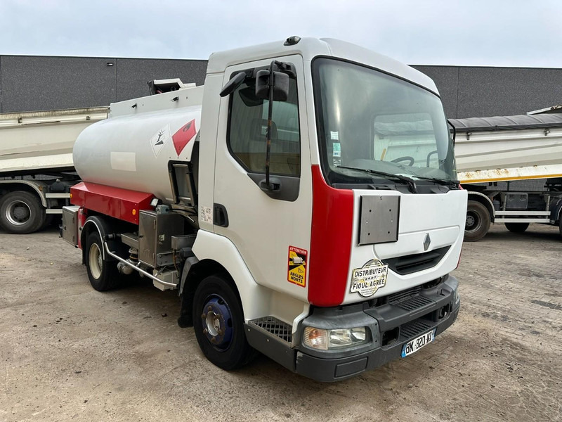 Renault MIDLUM 150 FUEL TANKER / CITERNE MAZOUT - 6500L - 3 COMPARTIMENTS - *ENGINE PROBLEM* - Tankwagen: afbeelding 2 Renault MIDLUM 150 FUEL TANKER / CITERNE MAZOUT - 6500L - 3 COMPARTIMENTS - *ENGINE PROBLEM* - Tankwagen: afbeelding 2