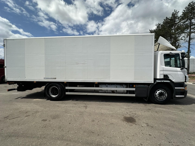 Scania P320 RETARDER - CLOSED BOX 8m25 x 2m47 x 2m30 - TAILLIFT 2000kg - EURO 6 - GOOD CONDITION - Bakwagen: afbeelding 4 Scania P320 RETARDER - CLOSED BOX 8m25 x 2m47 x 2m30 - TAILLIFT 2000kg - EURO 6 - GOOD CONDITION - Bakwagen: afbeelding 4