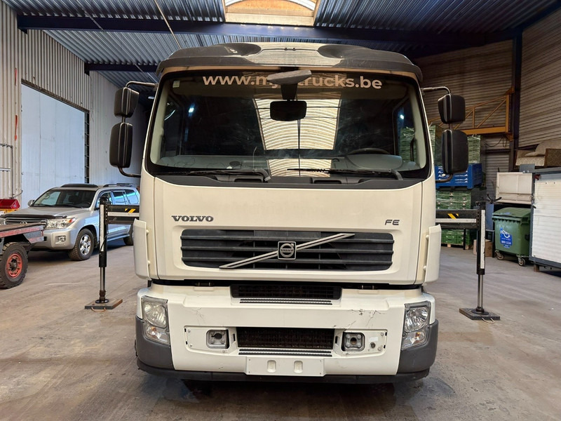 Volvo FE 300 6x2 + crane (20m!) PALFINGER PK18002 E 6x - LIFT / STEERING AXLE - MANUAL - EURO 5 - Vrachtwagen met open laadbak, Kraanwagen: afbeelding 3 Volvo FE 300 6x2 + crane (20m!) PALFINGER PK18002 E 6x - LIFT / STEERING AXLE - MANUAL - EURO 5 - Vrachtwagen met open laadbak, Kraanwagen: afbeelding 3
