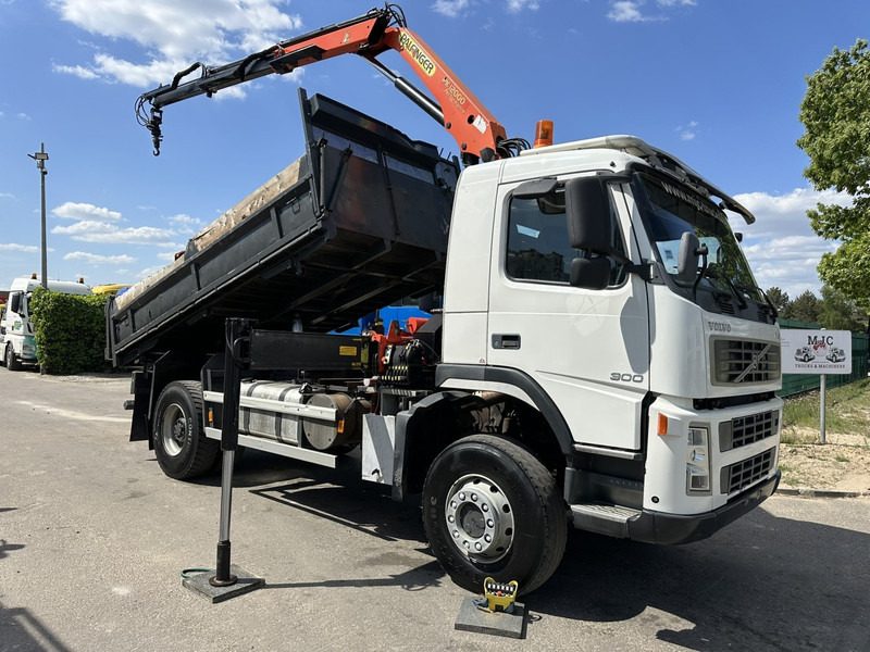 Volvo FM 300 4x4 TIPPER + CRANE PALFINGER PK 12000 - *339.000km* - MANUAL - STEEL SPRING / BIG AXLES - EURO 3 - TÜV 15/10/2025 - Kipper vrachtwagen, Kraanwagen: afbeelding 1 Volvo FM 300 4x4 TIPPER + CRANE PALFINGER PK 12000 - *339.000km* - MANUAL - STEEL SPRING / BIG AXLES - EURO 3 - TÜV 15/10/2025 - Kipper vrachtwagen, Kraanwagen: afbeelding 1