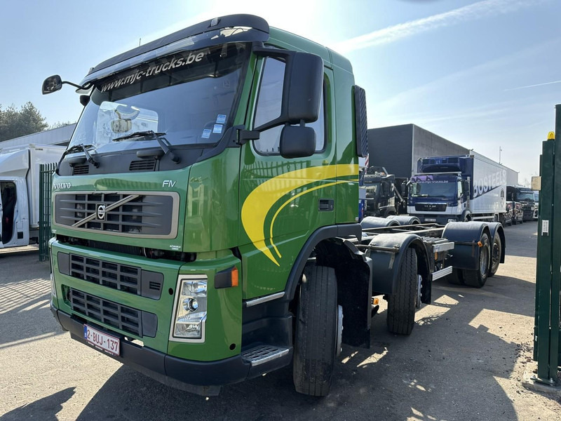 Volvo FM 340 8x2 CHASSIS (7m35) - LIFT+STEERING AXLE - MANUAL GEARBOX - EURO 3 - TÜV 05/2025 - BE TRUCK - Chassis vrachtwagen: afbeelding 4 Volvo FM 340 8x2 CHASSIS (7m35) - LIFT+STEERING AXLE - MANUAL GEARBOX - EURO 3 - TÜV 05/2025 - BE TRUCK - Chassis vrachtwagen: afbeelding 4