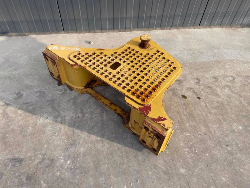 Cat D4 NG Zugtraverse - Aanbouwdeel voor Bouwmachine: afbeelding 2 Cat D4 NG Zugtraverse - Aanbouwdeel voor Bouwmachine: afbeelding 2