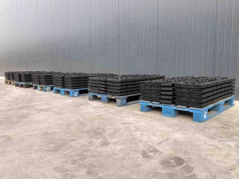 Demag Rubber Asphalt Pads - Frame/ Chassis voor Bouwmachine: afbeelding 1 Demag Rubber Asphalt Pads - Frame/ Chassis voor Bouwmachine: afbeelding 1