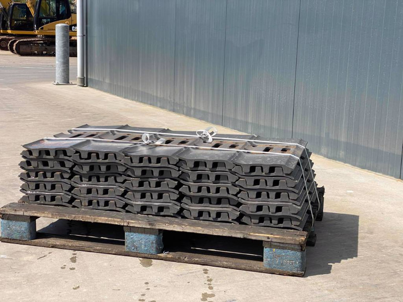 Hitachi EX270 / EX300 / EX310 Shoes/Pads - Frame/ Chassis voor Bouwmachine: afbeelding 5 Hitachi EX270 / EX300 / EX310 Shoes/Pads - Frame/ Chassis voor Bouwmachine: afbeelding 5