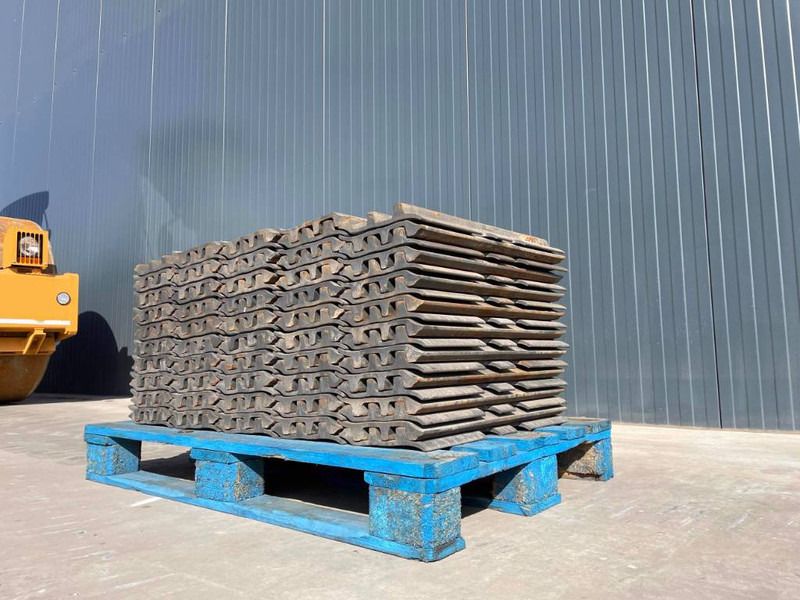 Hyundai R210 / R215 / R220 / R235 / R250 / R260 - Frame/ Chassis voor Bouwmachine: afbeelding 2 Hyundai R210 / R215 / R220 / R235 / R250 / R260 - Frame/ Chassis voor Bouwmachine: afbeelding 2