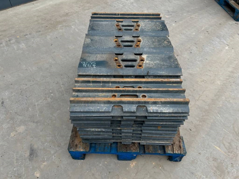 Hyundai R210 / R215 / R220 Shoes 3 Grouser 600mm - Frame/ Chassis voor Bouwmachine: afbeelding 2 Hyundai R210 / R215 / R220 Shoes 3 Grouser 600mm - Frame/ Chassis voor Bouwmachine: afbeelding 2