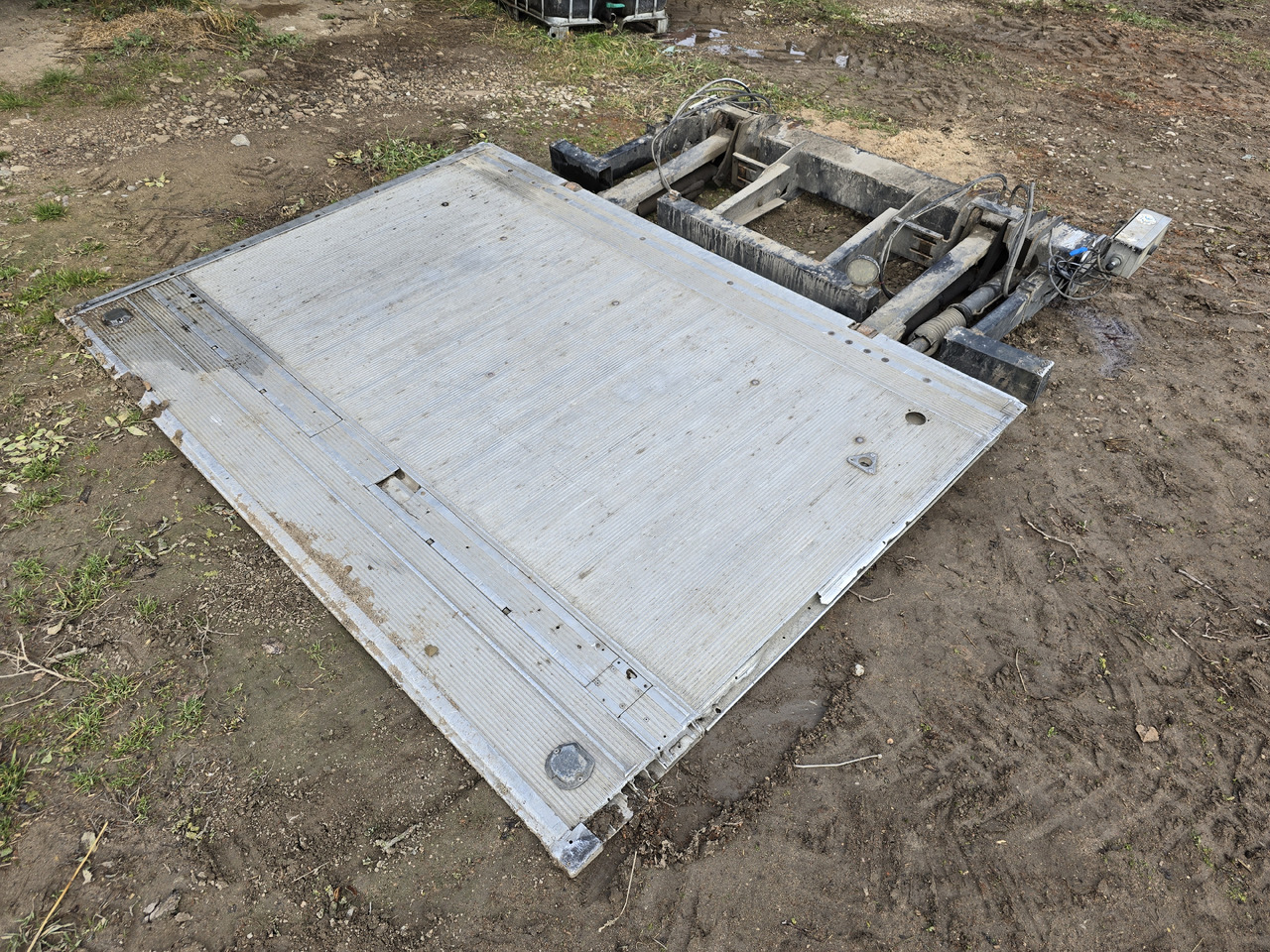 BAR Cargolift BC 1500S4 -B1A/2409--A0- - Laadklep: afbeelding 1 BAR Cargolift BC 1500S4 -B1A/2409--A0- - Laadklep: afbeelding 1