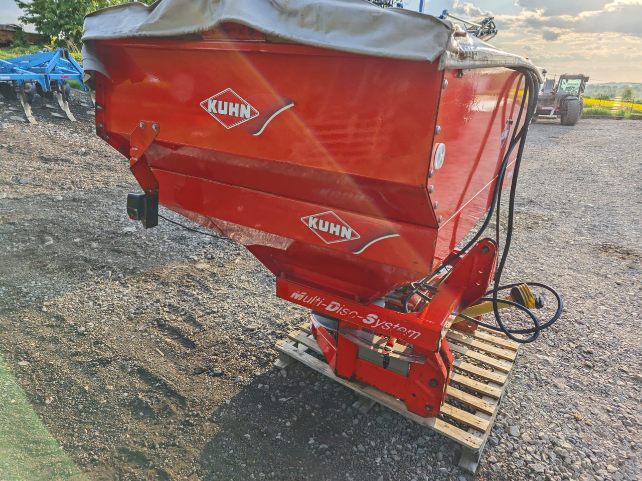 KUHN MDS 921 Multi-Disc-System 1700 L - Kunstmeststrooier: afbeelding 5 KUHN MDS 921 Multi-Disc-System 1700 L - Kunstmeststrooier: afbeelding 5