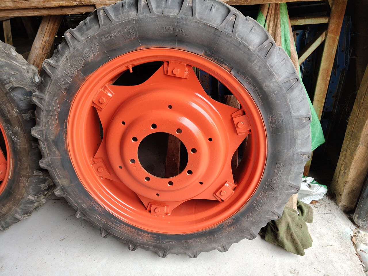 Kleber, Taurus 11.2 R32 (270/95 R32), 9.5 R48 - Complete wiel voor Landbouwmachine: afbeelding 4 Kleber, Taurus 11.2 R32 (270/95 R32), 9.5 R48 - Complete wiel voor Landbouwmachine: afbeelding 4