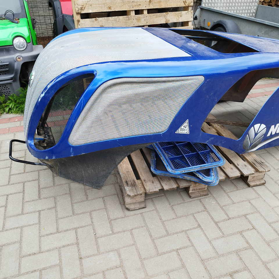 New Holland T8 - Carrosserie en exterieur voor Landbouwmachine: afbeelding 1 New Holland T8 - Carrosserie en exterieur voor Landbouwmachine: afbeelding 1