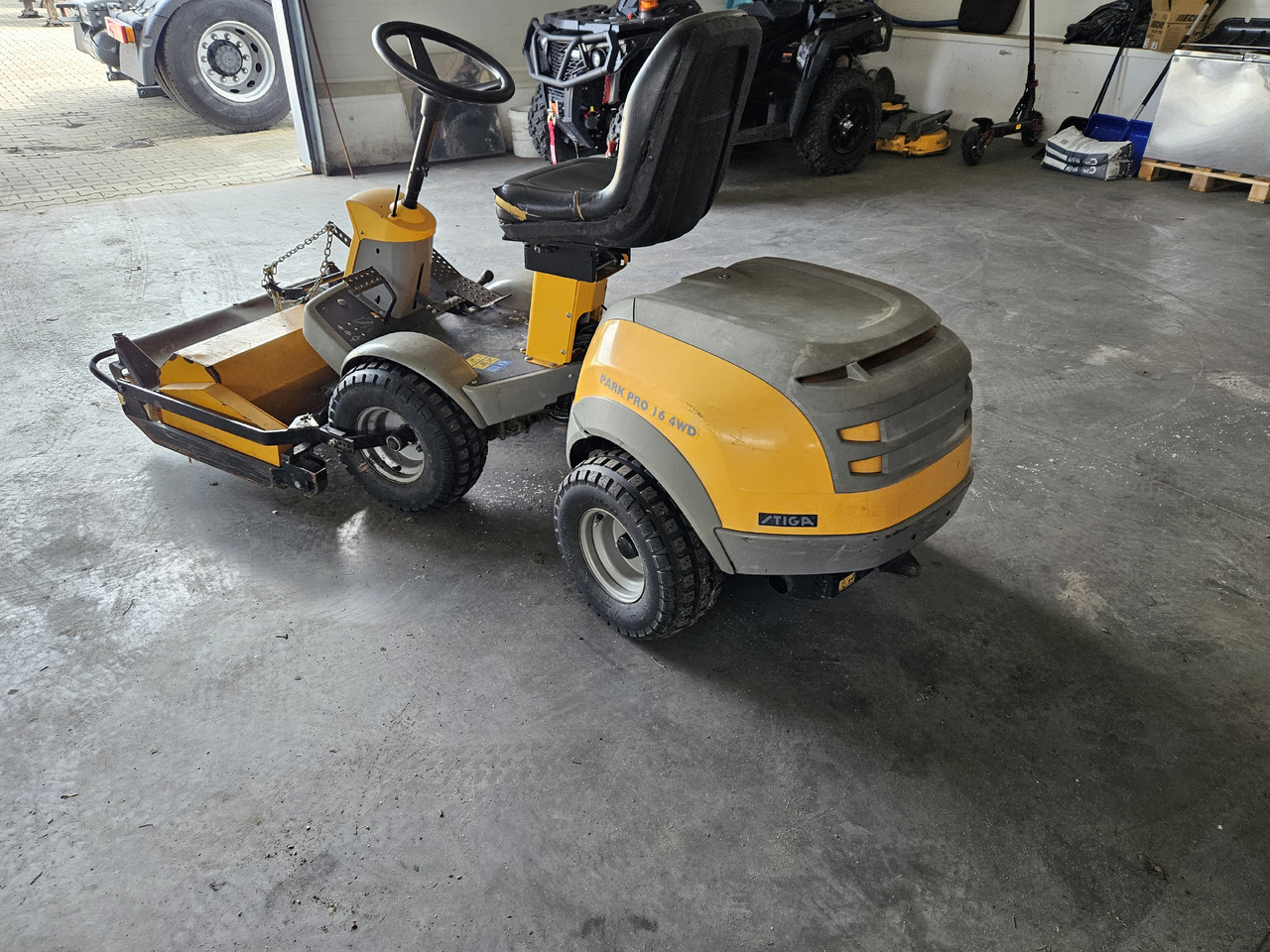 Stiga Park Pro 16 4WD - Gazonmaaier: afbeelding 2 Stiga Park Pro 16 4WD - Gazonmaaier: afbeelding 2