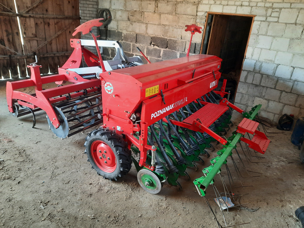 UNIA POZNANIAK 370/2.7L + ARAMIS 2,7R - Zaaicombinatie: afbeelding 1 UNIA POZNANIAK 370/2.7L + ARAMIS 2,7R - Zaaicombinatie: afbeelding 1