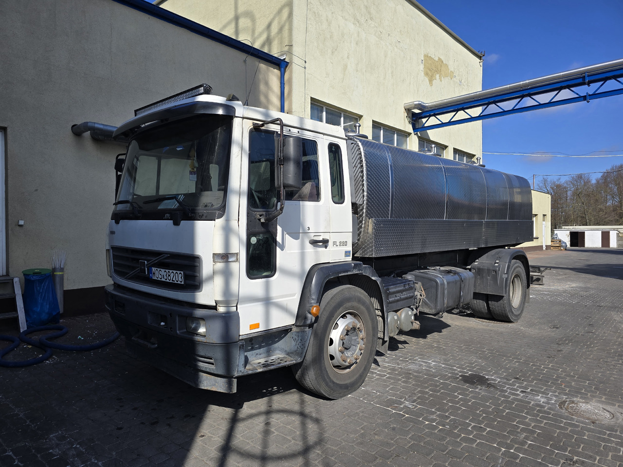 VOLVO FL 220 - Tankwagen: afbeelding 3 VOLVO FL 220 - Tankwagen: afbeelding 3