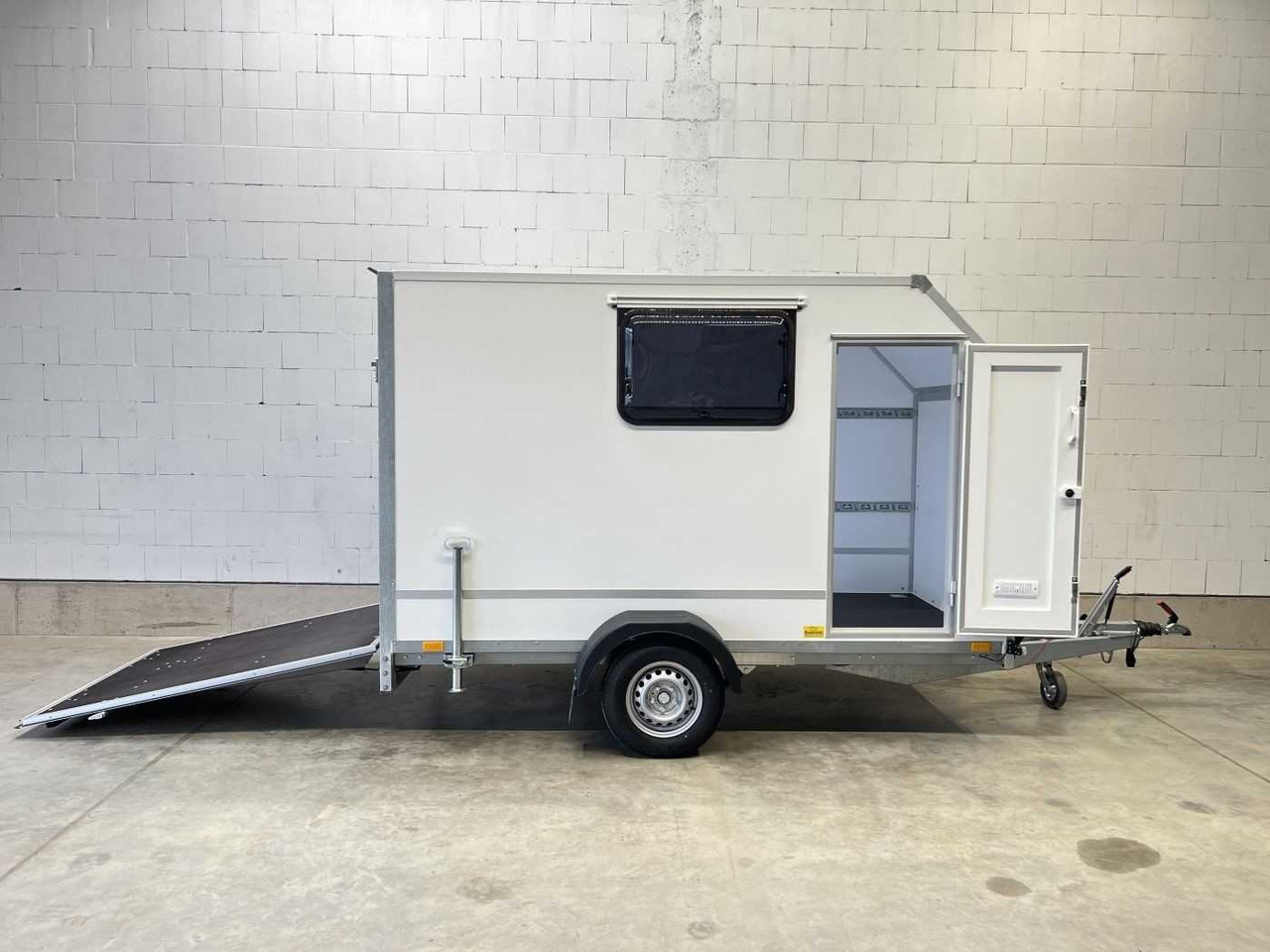 BLYSS F1330HD Seitentür,Fenster,Aero Kofferanhänger - Gesloten aanhangwagen: afbeelding 2 BLYSS F1330HD Seitentür,Fenster,Aero Kofferanhänger - Gesloten aanhangwagen: afbeelding 2