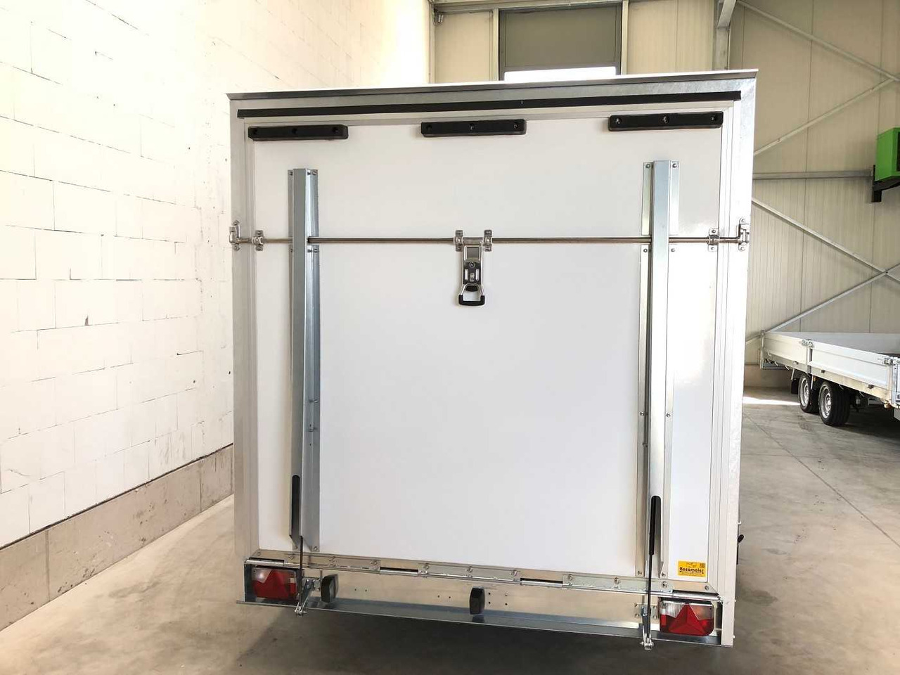 BLYSS F2741HT Rampe Kofferanhänger - Gesloten aanhangwagen: afbeelding 4 BLYSS F2741HT Rampe Kofferanhänger - Gesloten aanhangwagen: afbeelding 4