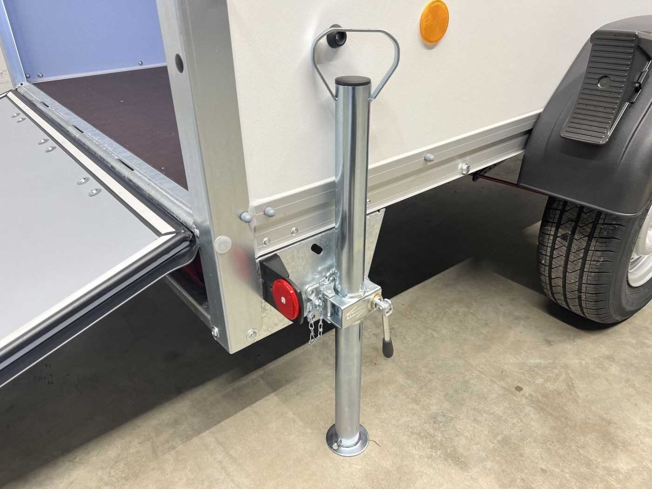 BOECKMANN KT 2513/135 V Rampe Stützen Kofferanhänger - Gesloten aanhangwagen: afbeelding 4 BOECKMANN KT 2513/135 V Rampe Stützen Kofferanhänger - Gesloten aanhangwagen: afbeelding 4