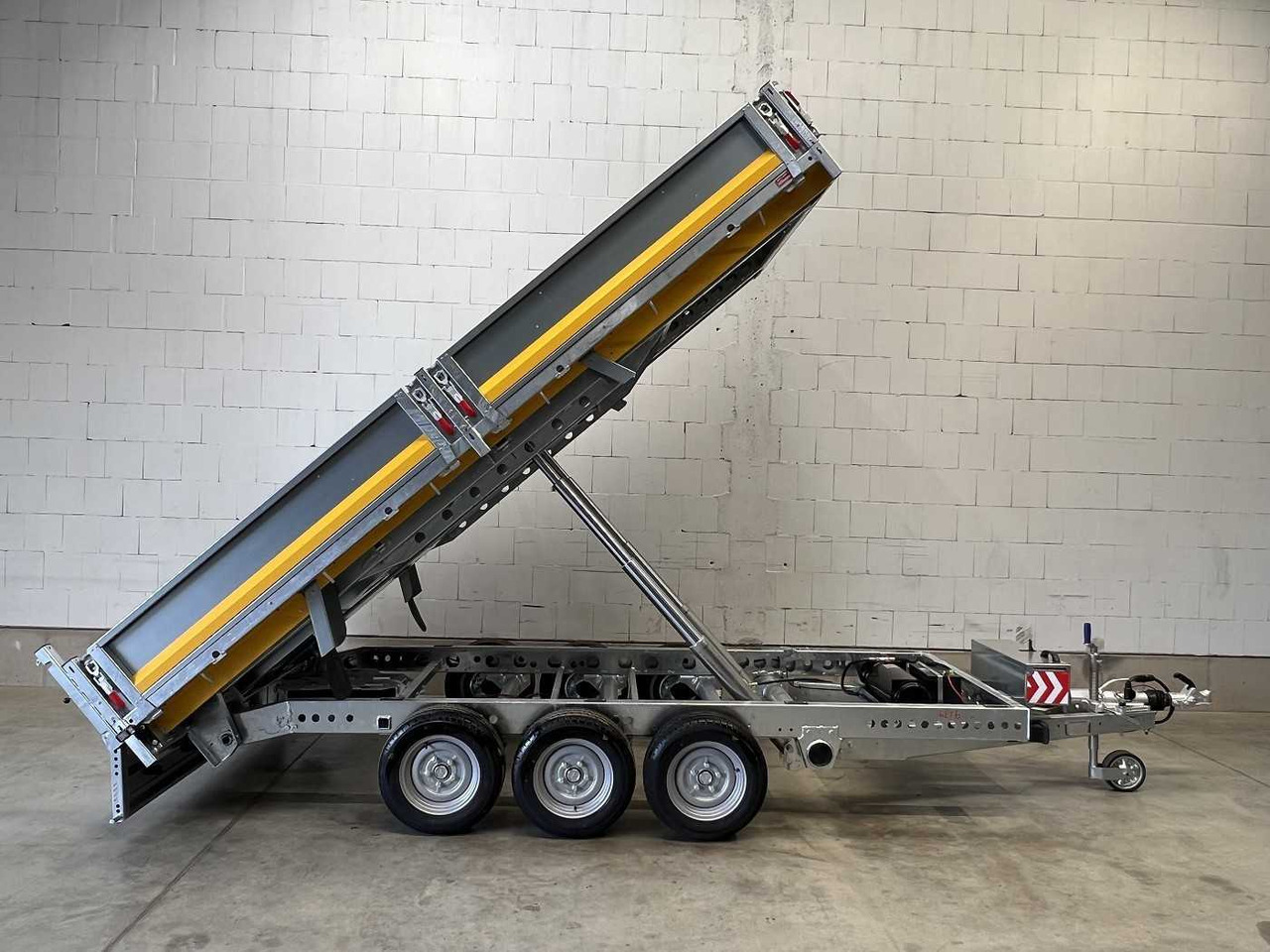 BRIAN_JAMES Tipper 526-3620-35-3-12 Rückwärtskipper - Kipper aanhangwagen: afbeelding 1 BRIAN_JAMES Tipper 526-3620-35-3-12 Rückwärtskipper - Kipper aanhangwagen: afbeelding 1