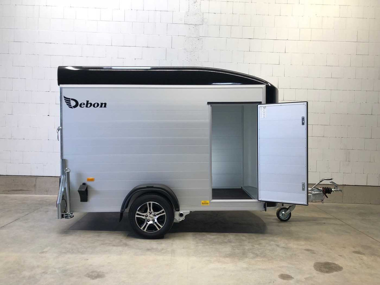 CHEVAL LIBERTE DEBON C300 Roadster Alufelge Kofferanhänger - Motor aanhanger: afbeelding 2 CHEVAL LIBERTE DEBON C300 Roadster Alufelge Kofferanhänger - Motor aanhanger: afbeelding 2