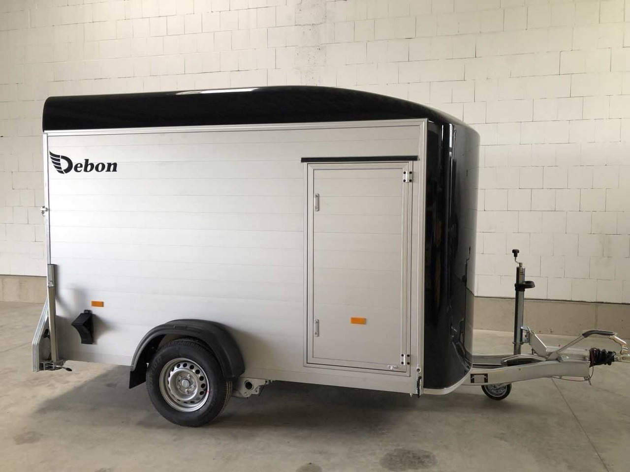 CHEVAL LIBERTE DEBON C300 Roadster Kofferanhänger - Motor aanhanger: afbeelding 1 CHEVAL LIBERTE DEBON C300 Roadster Kofferanhänger - Motor aanhanger: afbeelding 1