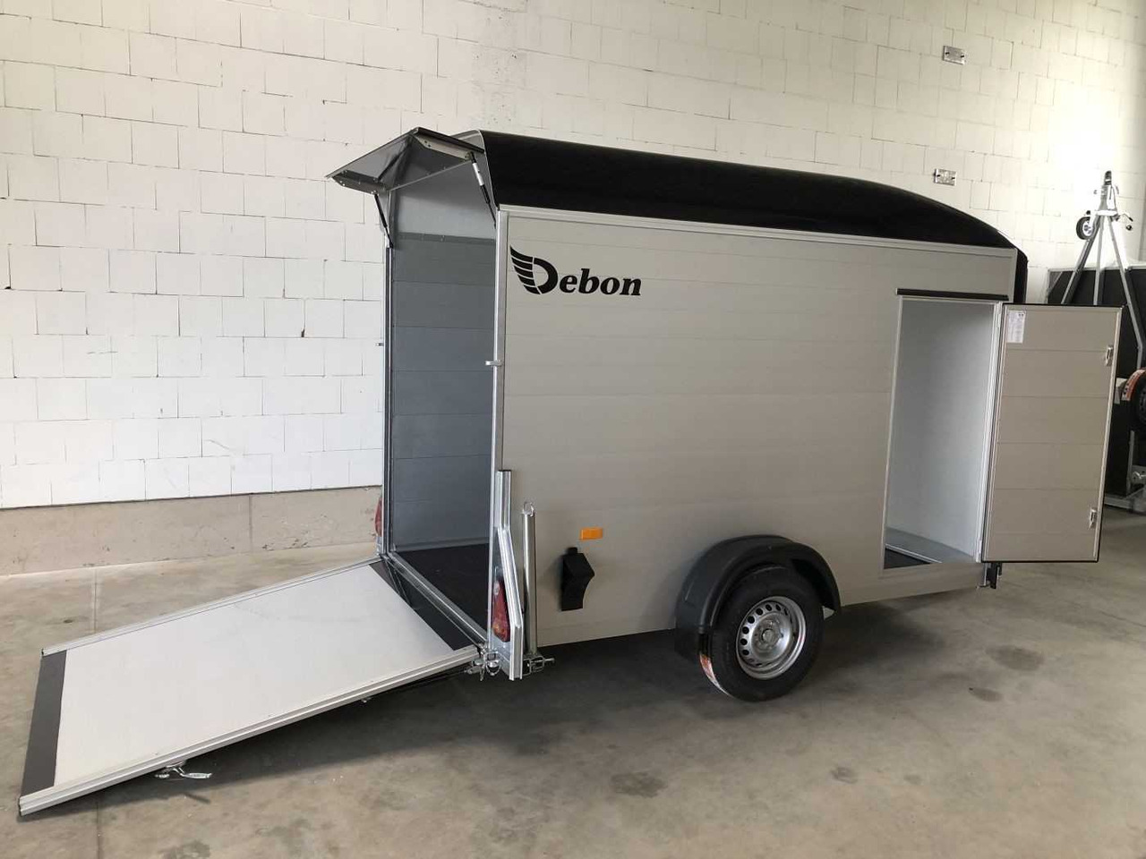 CHEVAL LIBERTE DEBON C300 Roadster Kofferanhänger - Motor aanhanger: afbeelding 5 CHEVAL LIBERTE DEBON C300 Roadster Kofferanhänger - Motor aanhanger: afbeelding 5