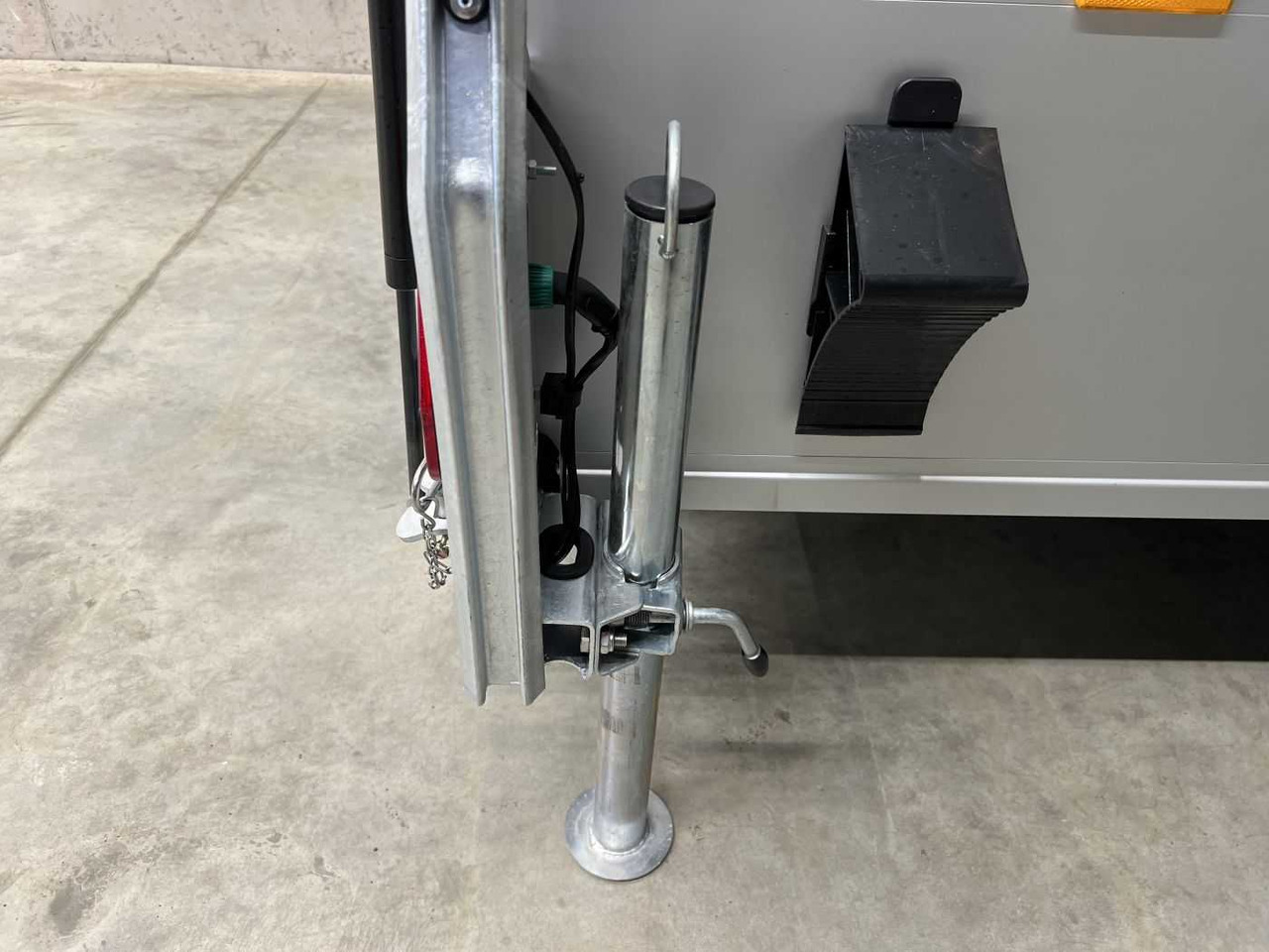 Nieuw Motor aanhanger CHEVAL LIBERTE DEBON C400 Roadster ALF Kofferanhänger: afbeelding 7 Nieuw Motor aanhanger CHEVAL LIBERTE DEBON C400 Roadster ALF Kofferanhänger: afbeelding 7