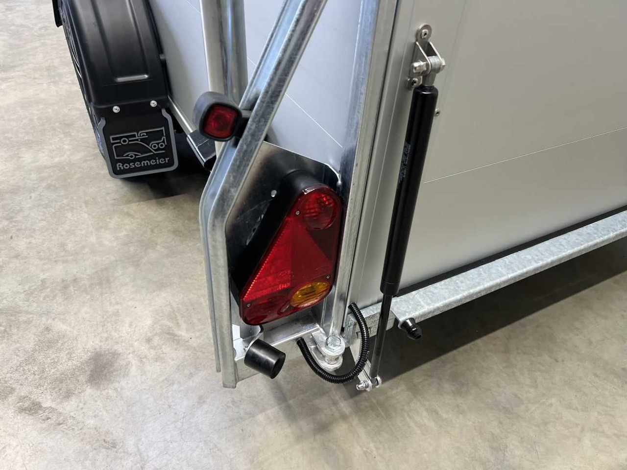 Nieuw Motor aanhanger CHEVAL LIBERTE DEBON C400 Roadster ALF Kofferanhänger: afbeelding 27 Nieuw Motor aanhanger CHEVAL LIBERTE DEBON C400 Roadster ALF Kofferanhänger: afbeelding 27