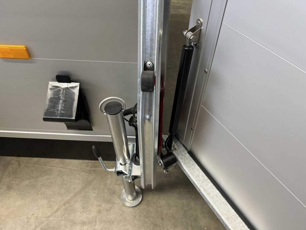 Nieuw Motor aanhanger CHEVAL LIBERTE DEBON C400 Roadster ALF Kofferanhänger: afbeelding 21 Nieuw Motor aanhanger CHEVAL LIBERTE DEBON C400 Roadster ALF Kofferanhänger: afbeelding 21