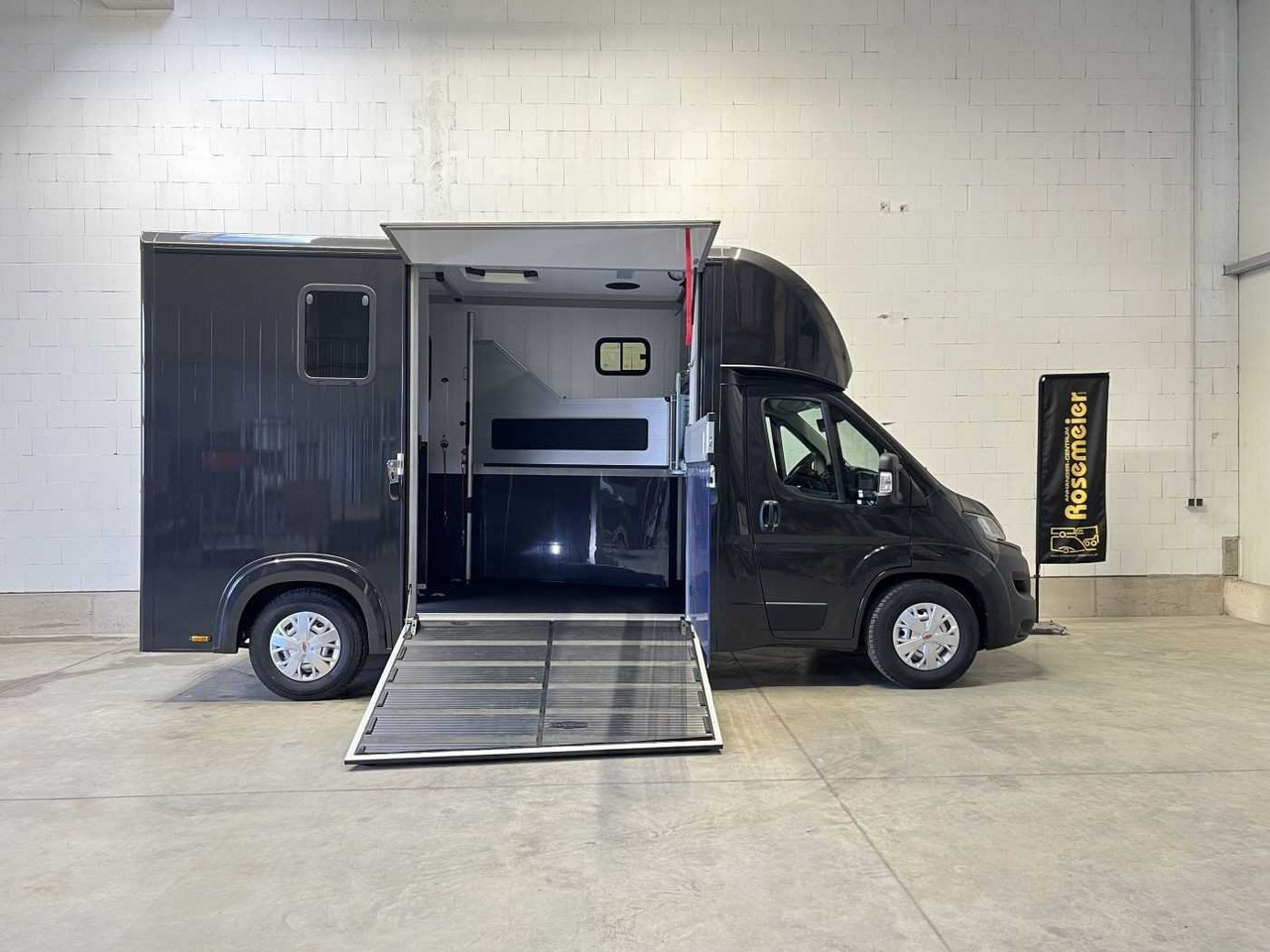 Fiat Böckmann Compact Stall LKW - Paardenvrachtwagen: afbeelding 1 Fiat Böckmann Compact Stall LKW - Paardenvrachtwagen: afbeelding 1
