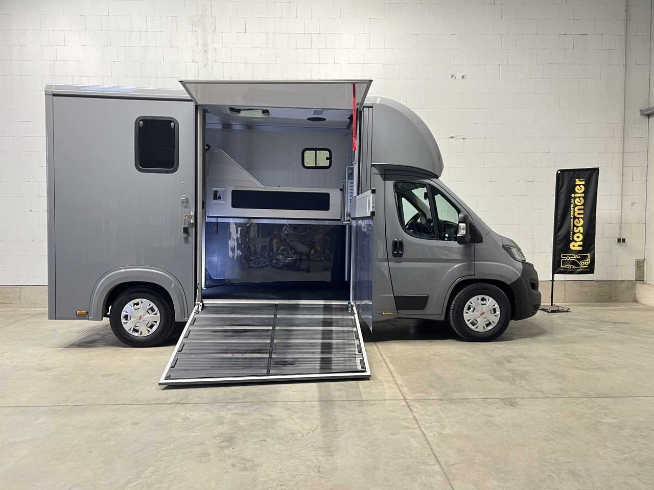 Fiat Compact Basic LKW - Paardenvrachtwagen, Bestelwagen: afbeelding 1 Fiat Compact Basic LKW - Paardenvrachtwagen, Bestelwagen: afbeelding 1