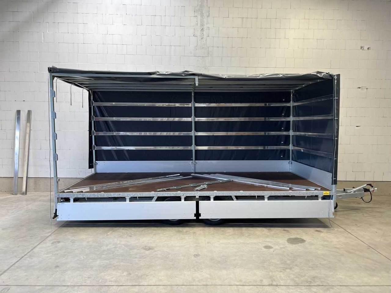 HULCO Medax-2 3000 Plane Hochlader - Aanhangwagen met huif: afbeelding 4 HULCO Medax-2 3000 Plane Hochlader - Aanhangwagen met huif: afbeelding 4