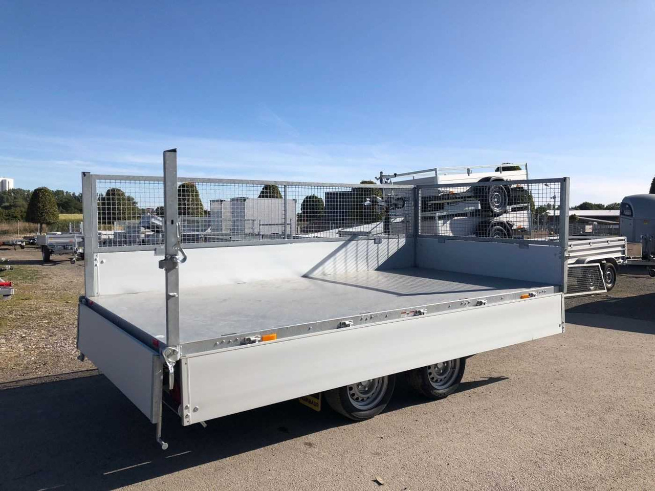 HUMBAUR HTK 3500.37 Gitter Dreiseitenkipper - Kipper aanhangwagen: afbeelding 4 HUMBAUR HTK 3500.37 Gitter Dreiseitenkipper - Kipper aanhangwagen: afbeelding 4